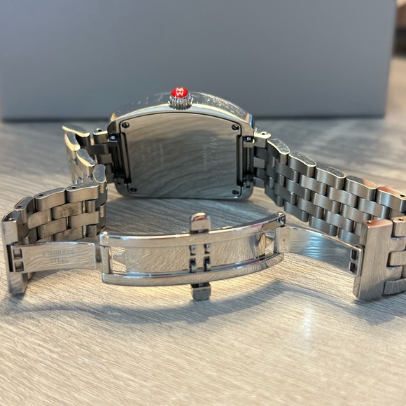 Beautiful Watch - Picture 4 of 10